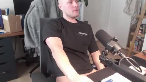 andycandy1994 online show from February 4, 12:09 pm