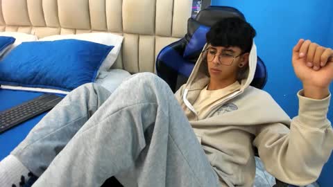 andyxibrat online show from May 30, 7:34 pm