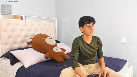 Snapshot of andyy_big_cock chatting on October 26, 1:28 am Andy online show from October 26, 1:28 am