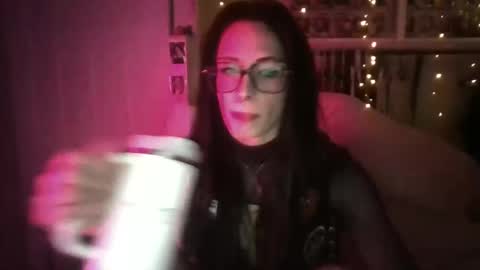 Snapshot of angel32973297 chatting on October 21, 6:18 am Tegan online show from October 21, 6:18 am
