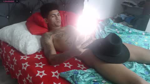 Snapshot of angel_latinguy chatting on October 18, 3:11 am Angel online show from October 18, 3:11 am