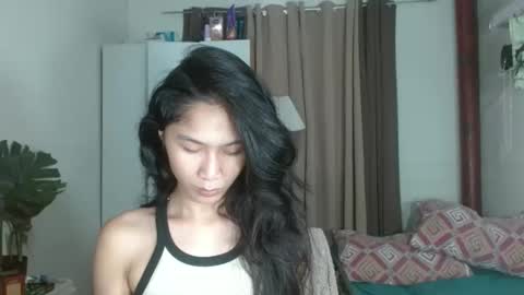 Snapshot of angela_mccollins chatting on February 6, 2:33 am angela online show from February 6, 2:33 am