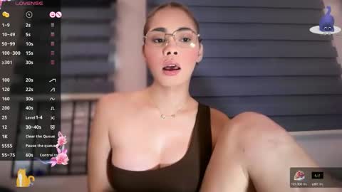 Snapshot of angelabigcock10 chatting on October 3, 8:17 pm Jamie online show from October 3, 8:17 pm