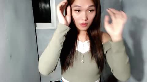 Snapshot of angelacharming_ chatting on October 24, 9:21 am angela online show from October 24, 9:21 am