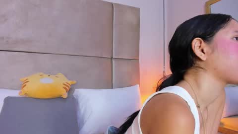 angelag_ online show from November 8, 9:40 pm