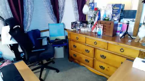 Angela Longcock online show from June 4, 5:02 am