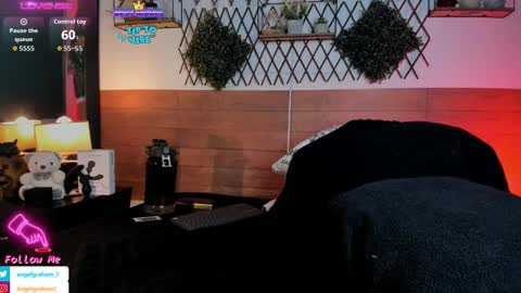 Snapshot of angelgraham_ chatting on October 14, 6:55 pm Angel online show from October 14, 6:55 pm