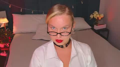 Angelic beauty online show from June 25, 10:53 am