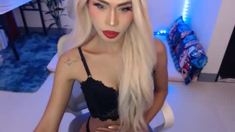 DIVINE ANGEL online show from March 9, 1:10 am