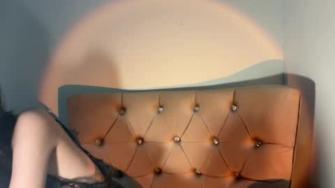 angelic_slutt online show from July 17, 9:00 am