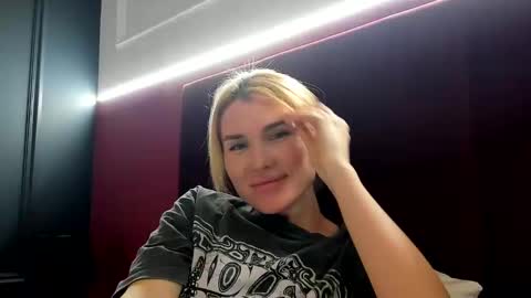 Arina Catwoman online show from December 18, 12:10 am