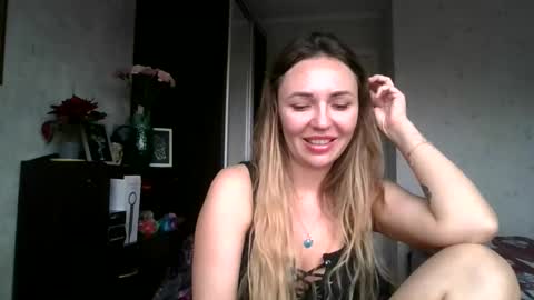 angelinalove28 online show from December 18, 8:42 am