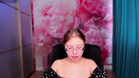 AngelinaLow online show from October 5, 5:27 am