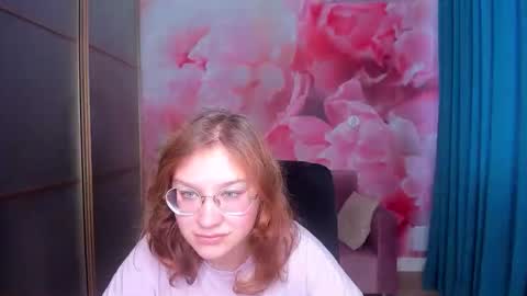 AngelinaLow online show from November 18, 12:41 pm