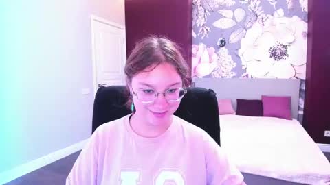 AngelinaLow online show from September 18, 11:47 am