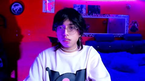 Snapshot of angellonfire chatting on January 29, 10:11 pm Angel  online show from January 29, 10:11 pm