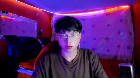 Snapshot of angellonfire chatting on September 17, 5:44 am Angel  online show from September 17, 5:44 am