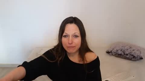 Giulia online show from February 22, 2:09 pm