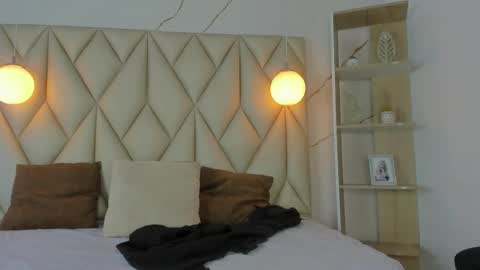 ANGIE online show from November 17, 1:57 pm