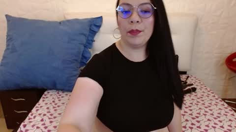 Angie online show from October 24, 8:20 pm