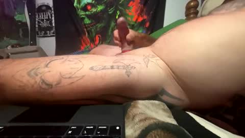 Snapshot of angusbone01 chatting on March 4, 5:11 am angusbone01 online show from March 4, 5:11 am