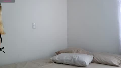 Snapshot of ania_mml chatting on October 14, 9:29 pm Ania online show from October 14, 9:29 pm