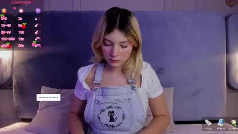 Snapshot of ania_mml chatting on September 11, 8:43 pm Ania online show from September 11, 8:43 pm