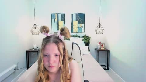 anita_hitteys online show from June 2, 11:56 am