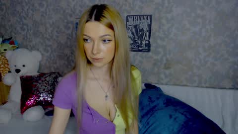 anita_moon_ online show from December 7, 9:28 pm