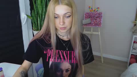 anita_moon_ online show from November 9, 9:06 pm