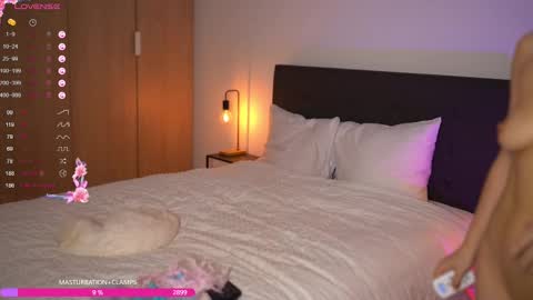 Snapshot of anitaraj_ chatting on March 12, 12:20 am Im Anita thumb up me please its important online show from March 12, 12:20 am