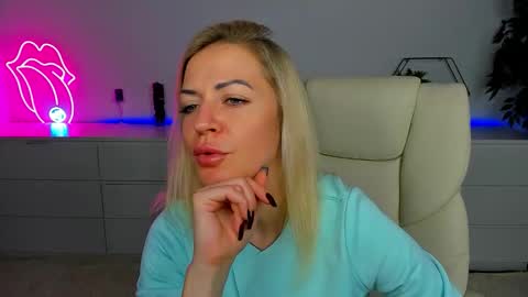 anna_snow9 online show from September 20, 6:44 pm