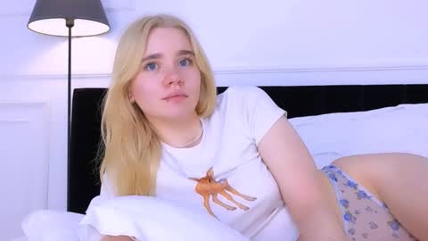 AnnaBelle online show from October 24, 6:14 am