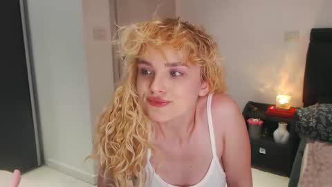 annaevv online show from February 3, 6:40 am