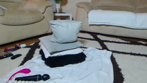 annesins online show from February 10, 10:40 am