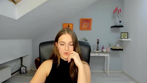 annewilsonn online show from November 7, 1:13 pm