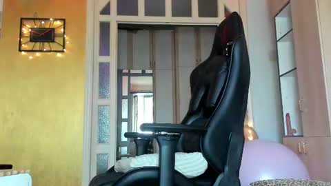 anngray1 online show from July 20, 10:50 am
