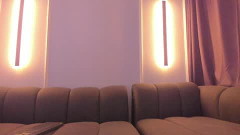 Annie online show from April 16, 8:09 pm