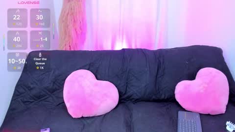 annie_loff online show from October 2, 6:50 pm