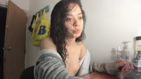 annie_rosse1017 online show from April 5, 5:04 am