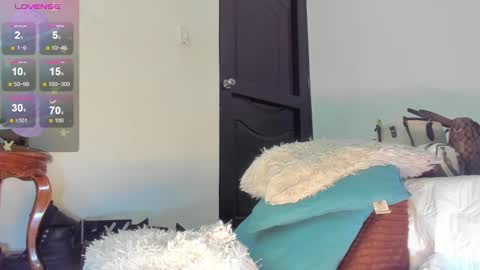 annie_santosx online show from February 15, 6:33 pm