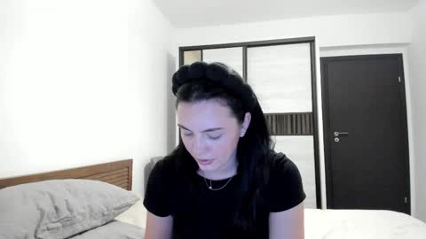 Annie online show from April 5, 7:22 pm