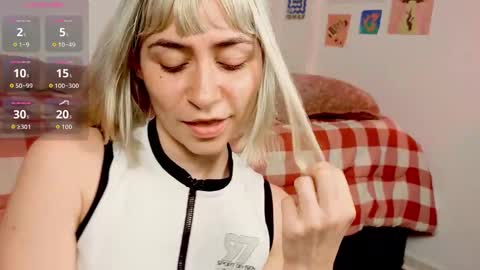 annietinky online show from September 15, 3:19 am