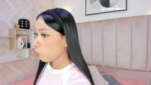 Annie Queen online show from April 1, 3:07 am