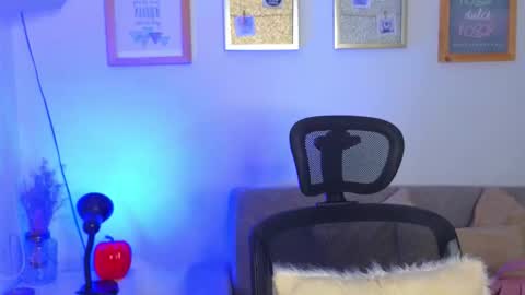 ANNY LOUIS online show from November 5, 7:38 pm