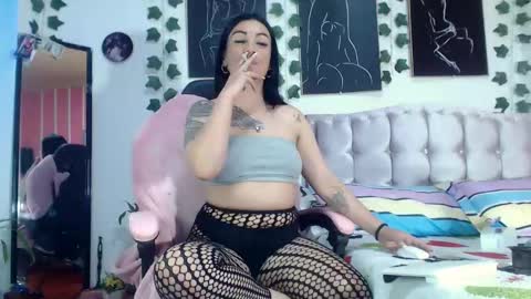 Snapshot of annyevans_ chatting on February 19, 7:48 pm online show from February 19, 7:48 pm