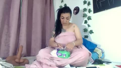 Snapshot of annyevans_ chatting on October 4, 2:48 pm online show from October 4, 2:48 pm