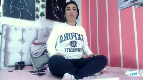 Snapshot of annyevans_ chatting on February 17, 11:00 pm online show from February 17, 11:00 pm