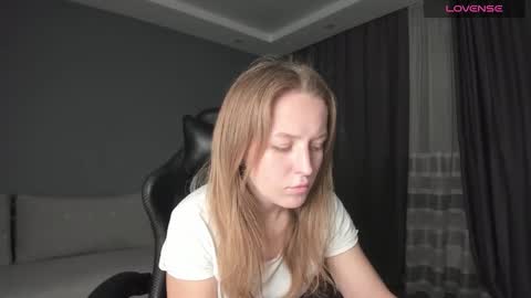 AnnyFourse online show from December 22, 5:53 pm