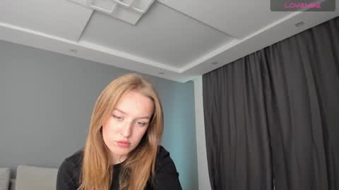 AnnyFourse online show from December 8, 7:15 am